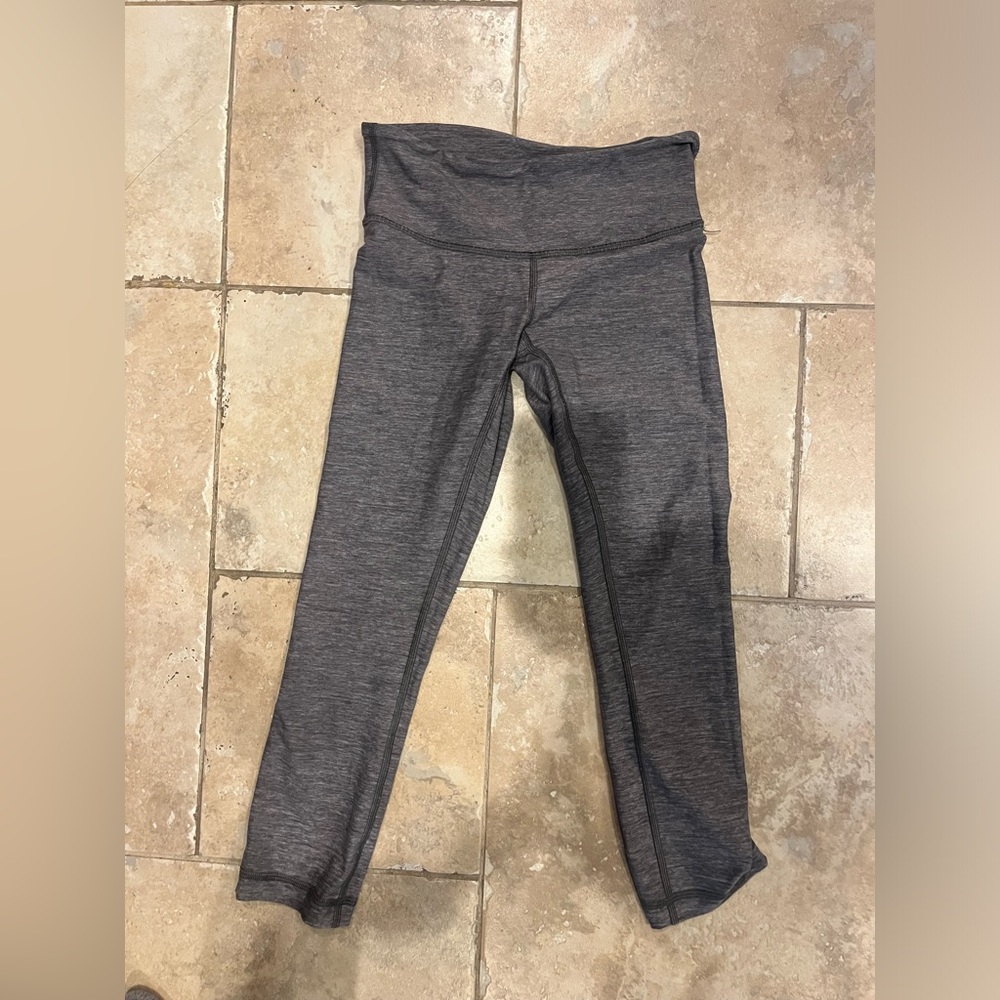 Lululemon cropped leggings, gray, size 2, used condition